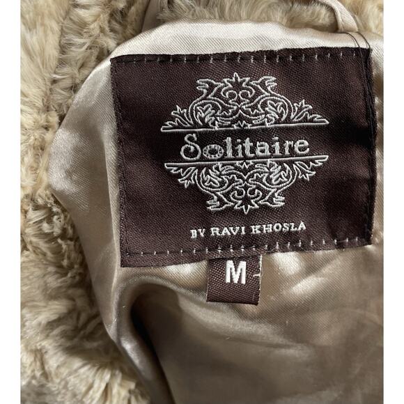 Solitaire Womens Coat Size Medium Tan Faux Fur Bell Sleeve Jacket Hook Eye Close - Picture 4 of 5